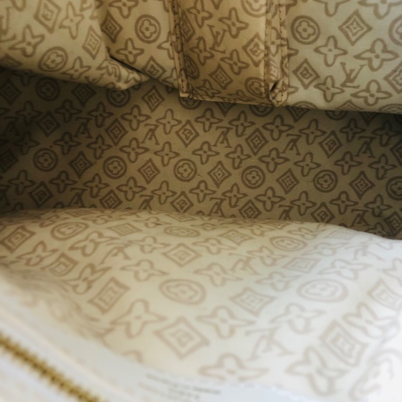 Louis Vuitton Beautiful Handbag - Picture 4 of 8